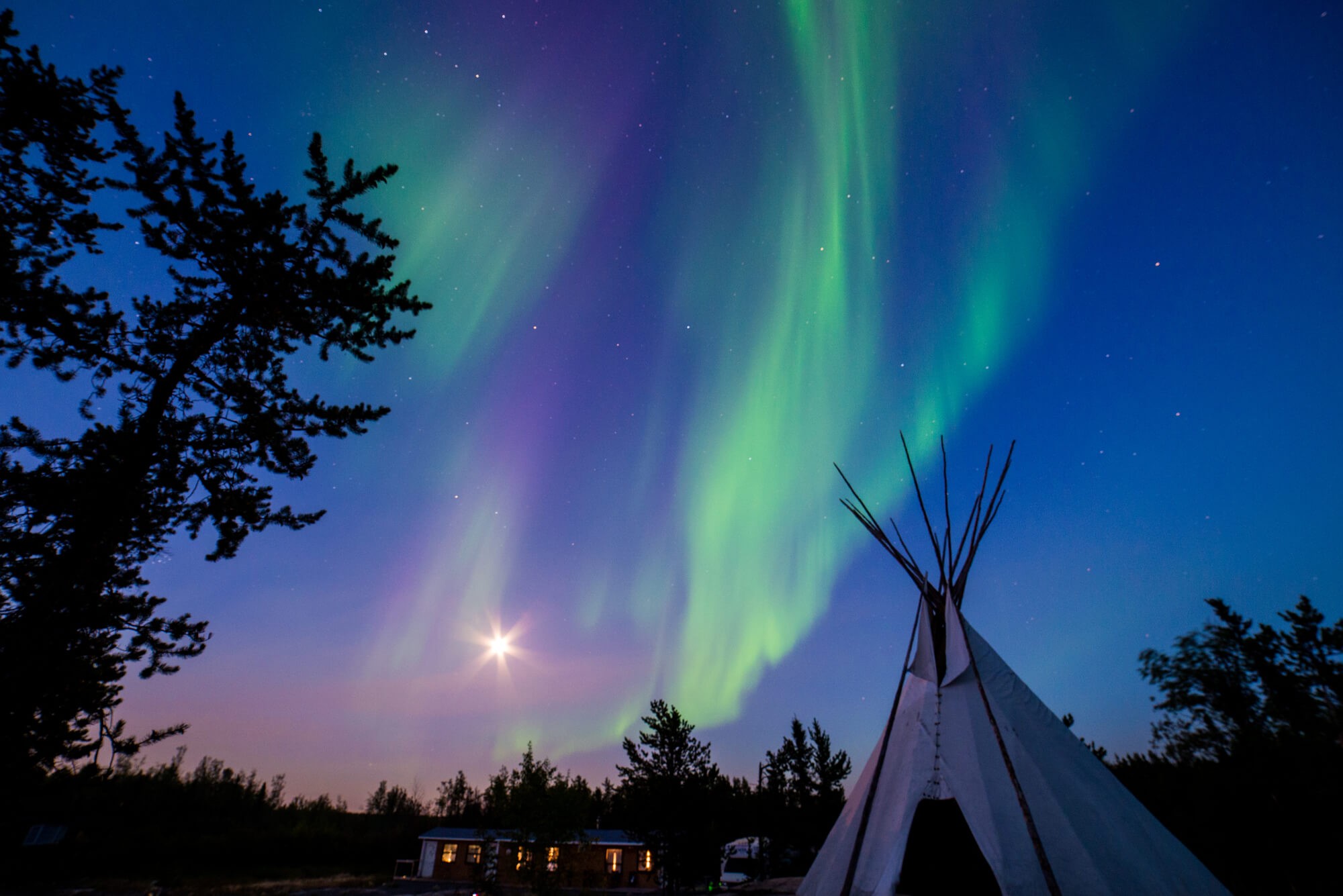 オーロラとテント