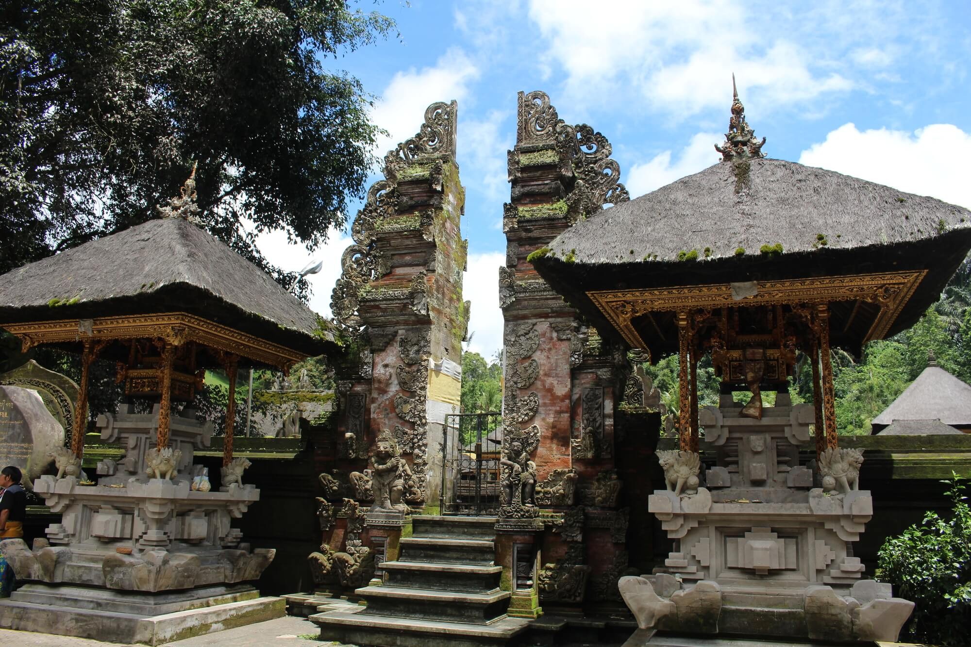 ティルタエンプル寺院