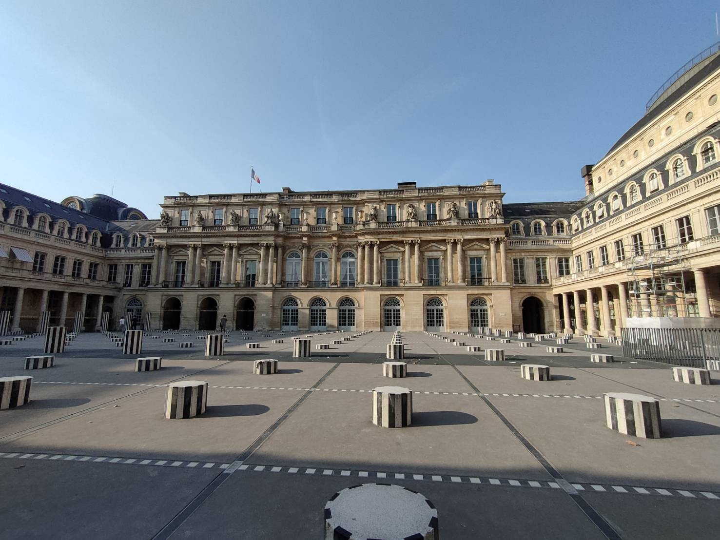 パレロワイヤルの中庭