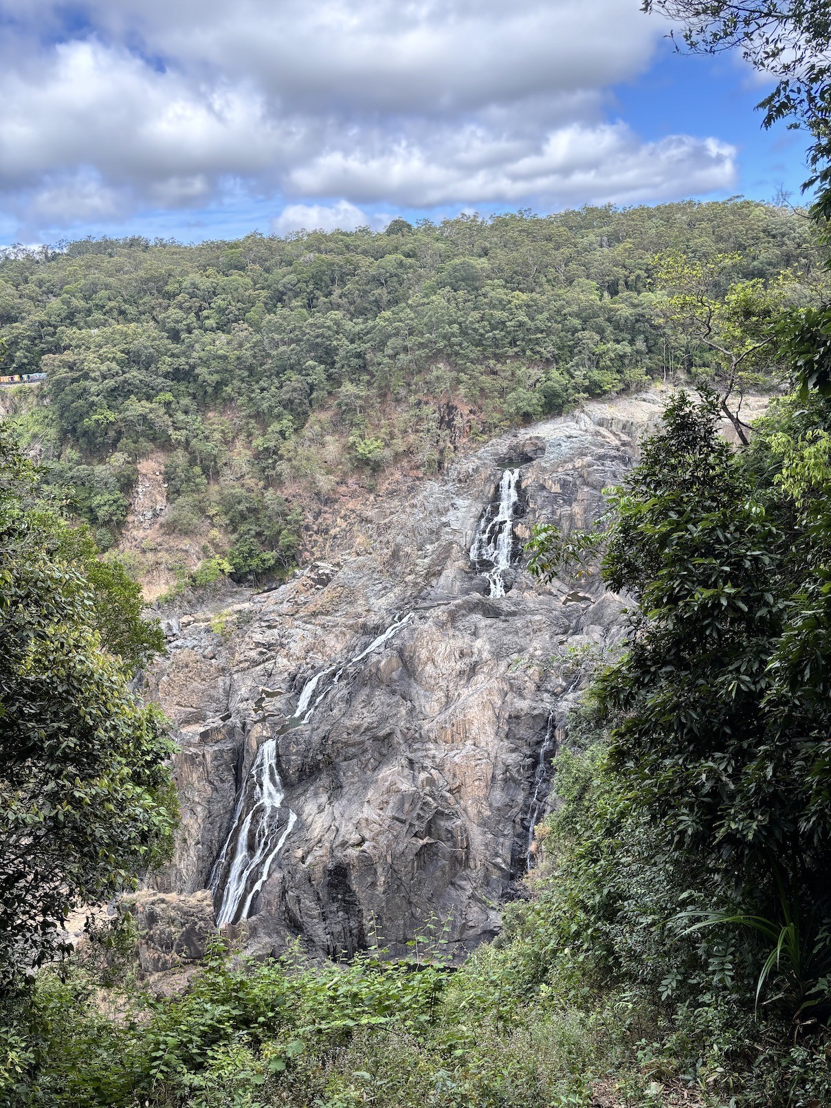 行きのスカイレールから撮ったバロン滝