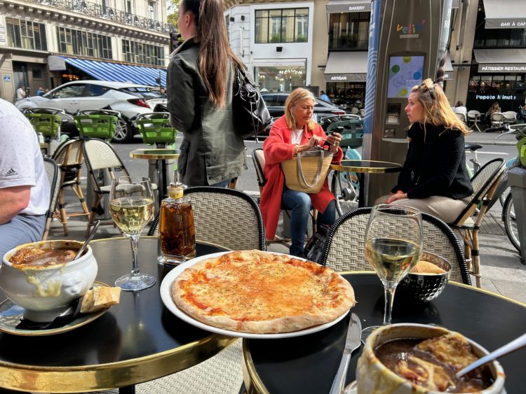 気持ちの良い天気のなかランチを楽しみました