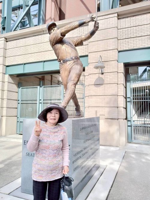 シアトルのTモバイル・パーク横にある銅像
