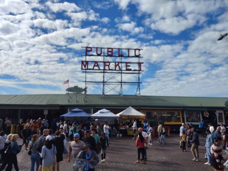 シアトルの有名な観光名所「パイクプレイス・マーケット」