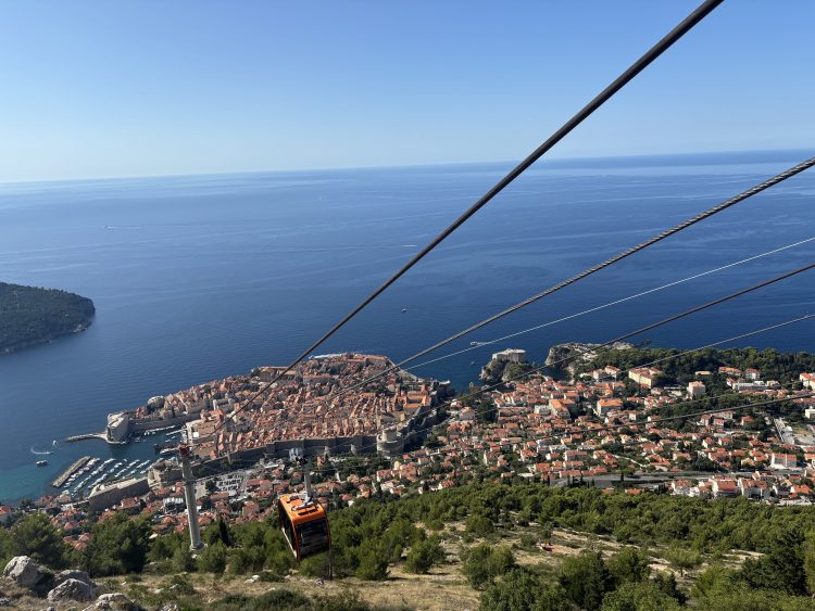 スルジ山ロープウェイ駅からの景色