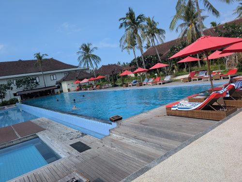 ホテルのプールではのんびり過ごすことができました