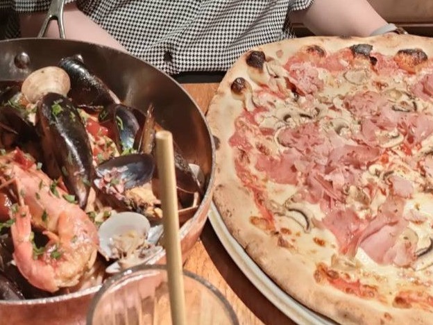 ボリューム満点のシーフード料理
