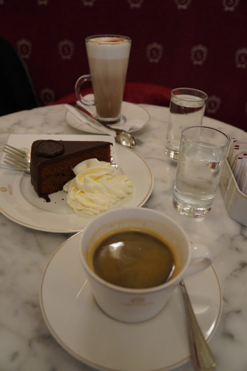 「ザッハー」のザッハトルテ