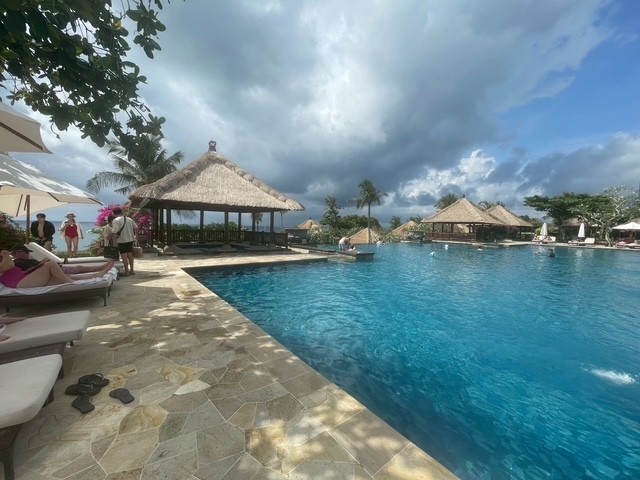 アヤナリゾートのプール