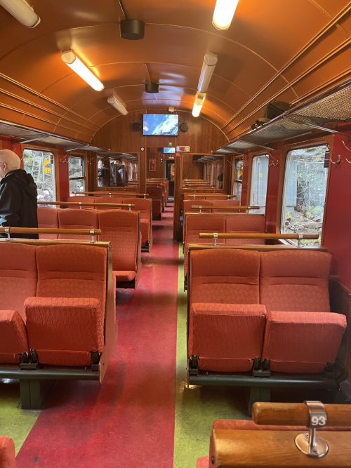 ミュルダールからフロムに向かうフロム鉄道