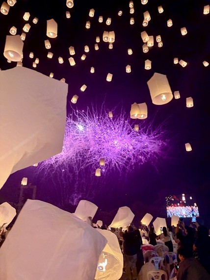 土砂降りの雨のあと…奇跡的にコムローイ成功！数千のランタンに感動、、、来られて良かった！