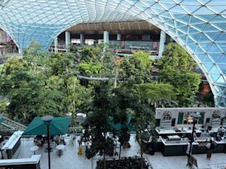 ビジネスクラスカタール航空ラウンジは開放感があってきれい！