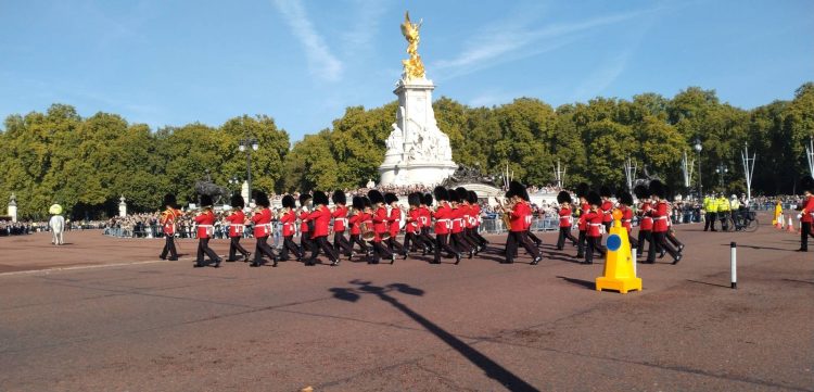 バッキンガム宮殿衛兵交代