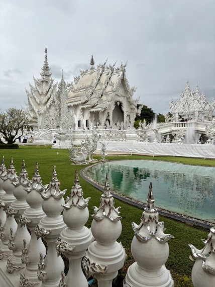 ホワイトテンプル（ワット・ロンクン）