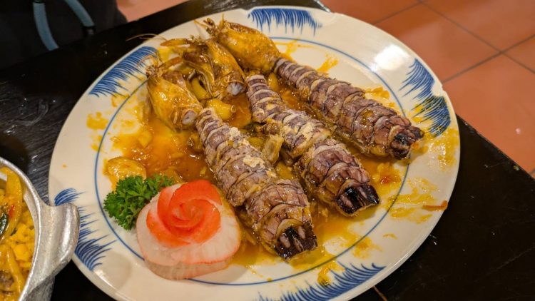 大きなシャコは日本では味わえない美味しさ