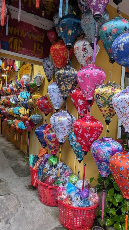 ホイアンで印象的な灯籠