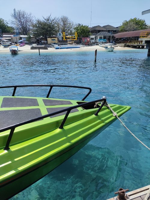 ボートに乗り継ぎギリ・トラワンガン島へ
