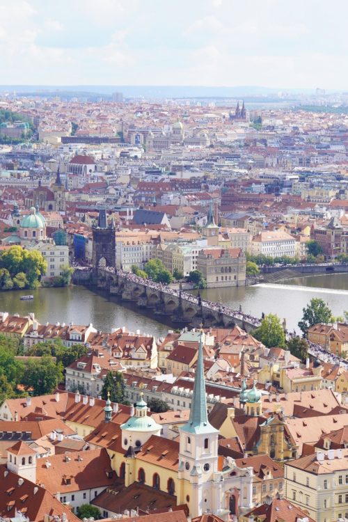 聖ヴィート大聖堂からの眺め 中央に見えるのはカレル橋