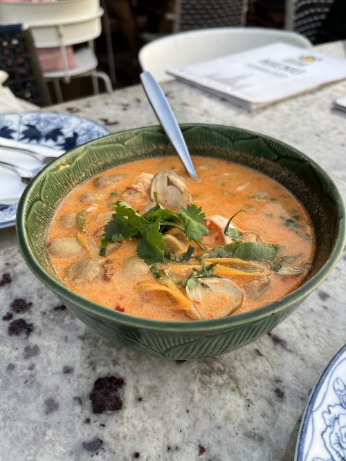 「スパンニガー・イーティングルーム」で食べたトムヤムクン