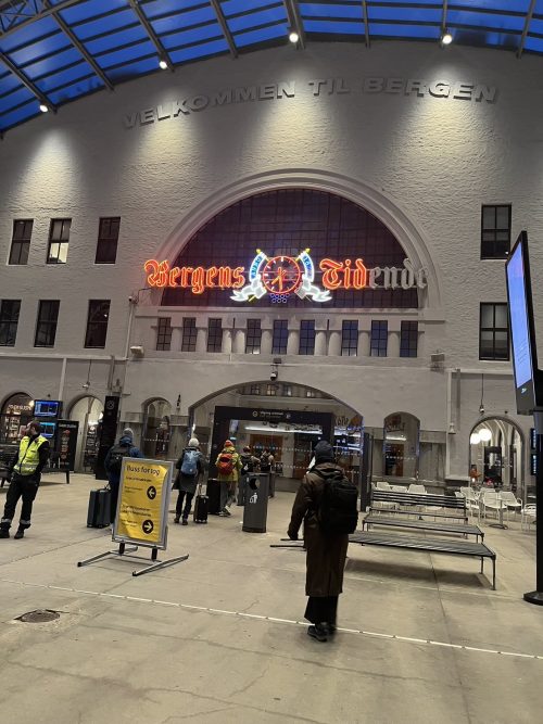 ナットシェル周遊の最終到着地ベルゲン駅