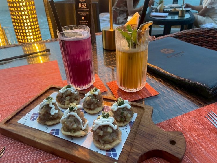 アヤナリゾートのロックバー