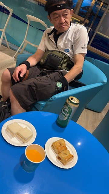 タイ空港ラウンジにて