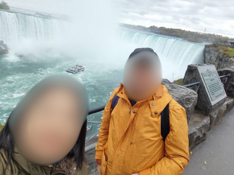 カナダ滝の前で