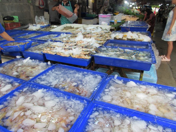 地元の市場にて