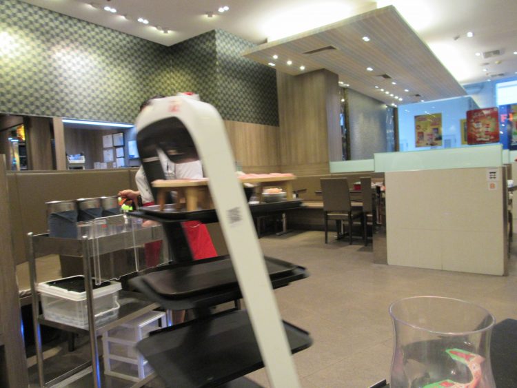 サムイ島にも配膳ロボットが