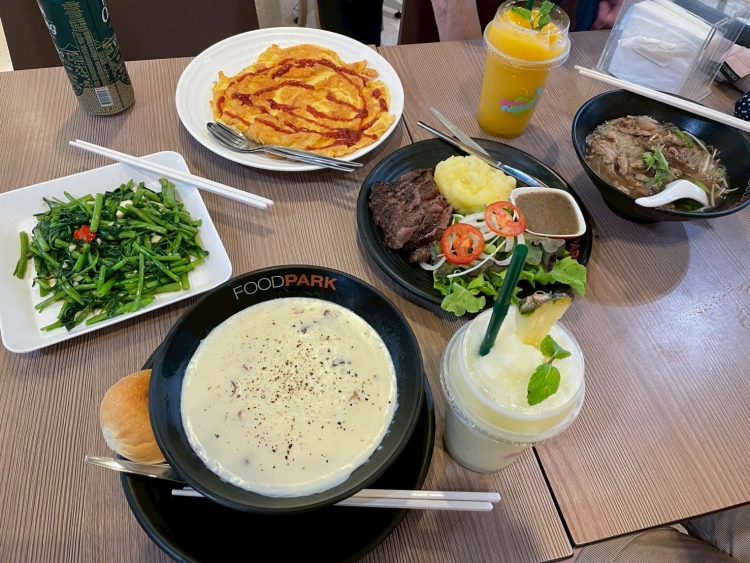 お馴染みのセントラルサムイのフードコート