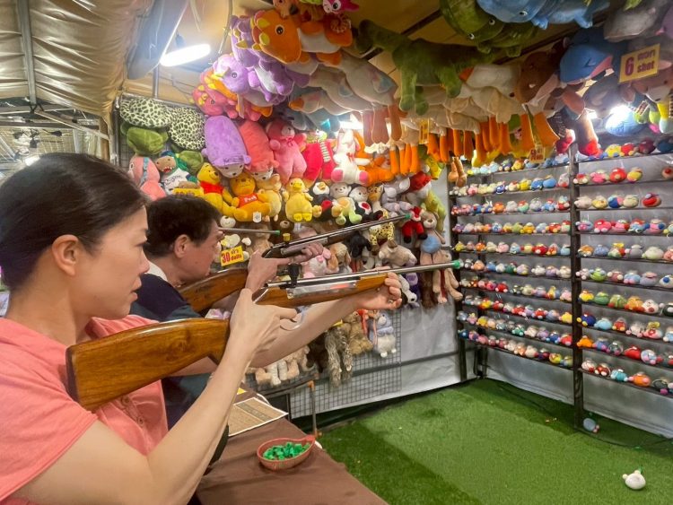 お馴染みの射的も楽しみます