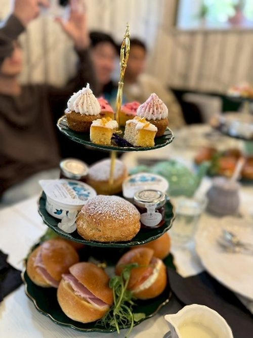 本格的アフタヌーンティを