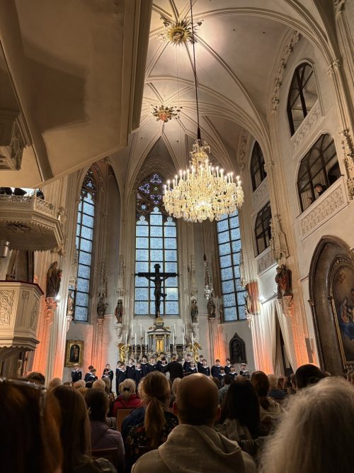 王宮礼拝堂にて運良く鑑賞できたウィーン少年合唱団