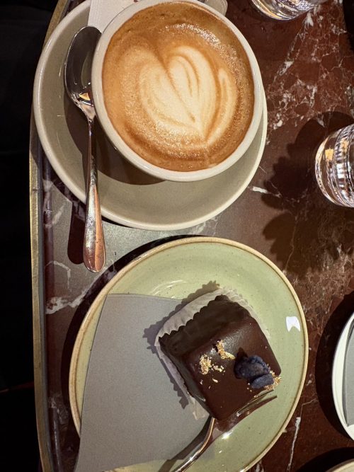 ザッハトルテで小休憩