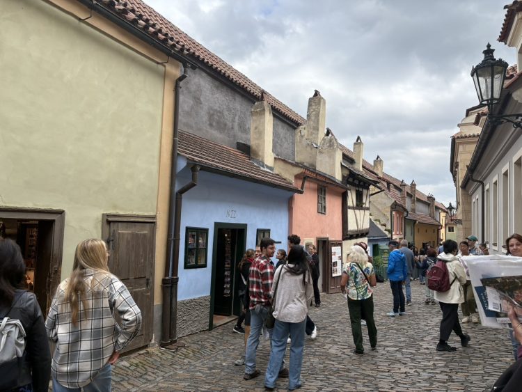 プラハ城近くの黄金の小路