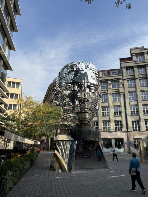 フランツ・カフカの像