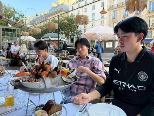 7人で豪華な最後の晩餐