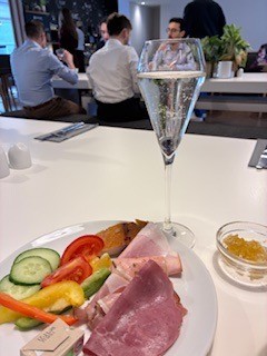 ホテルの朝食！朝からスパークリングワインを