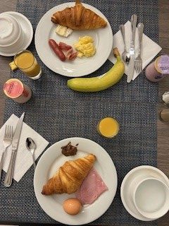 ホテルの朝食 クロワッサンとヨーグルトが特に美味でした！