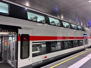 ザルツブルクからウィーンへの特急電車