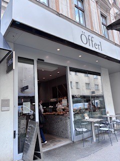 街中で人気のベーカリーショップ