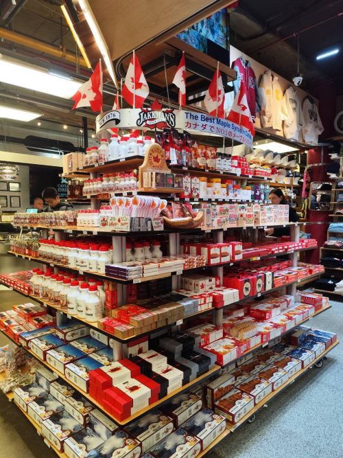 セントローレンスマーケットのお土産屋さん