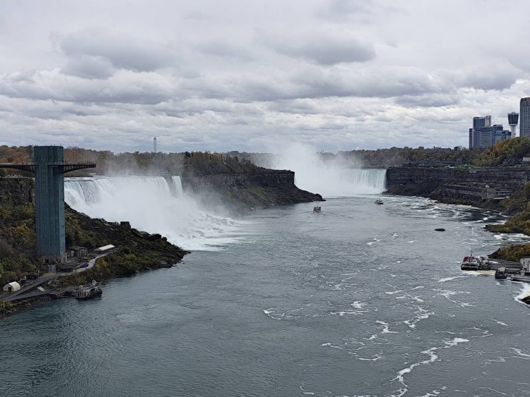 夫婦旅行トロント、ナイアガラ、バンクーバ8日間、ナイアガラ滝の