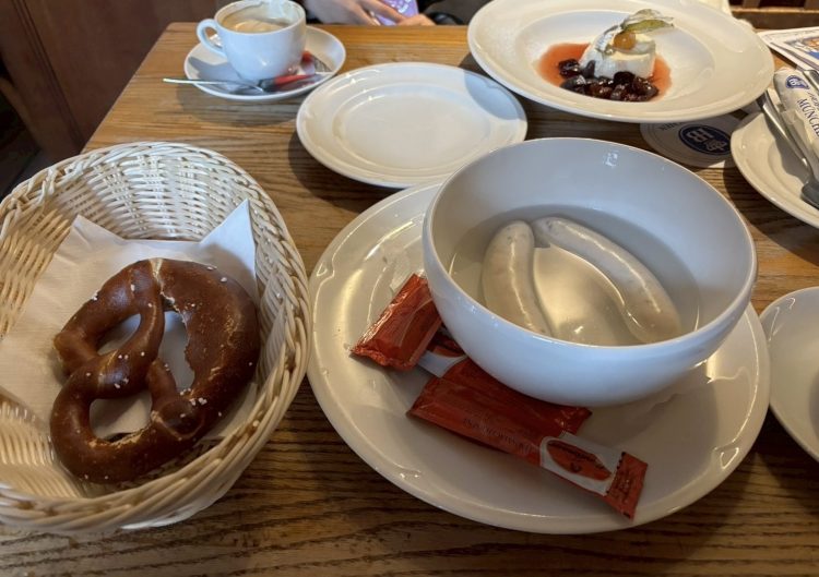 名物の白ソーセージ