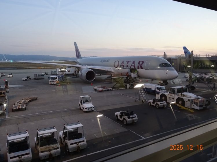 関西国際空港からカタール航空の飛行機