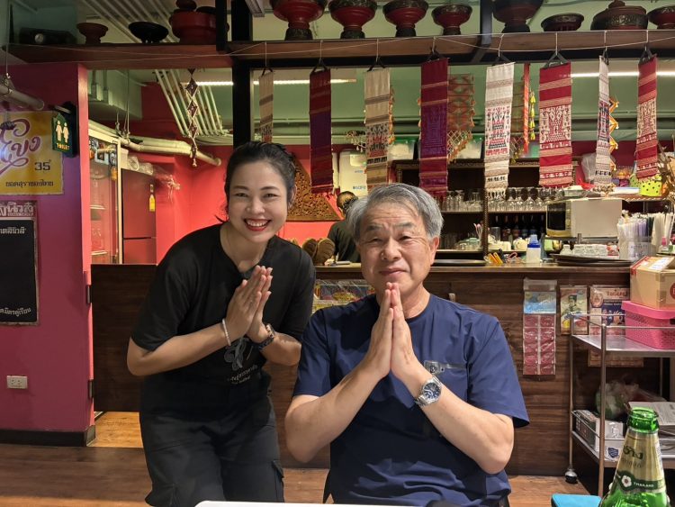人気レストラン「Gedhawa」にて