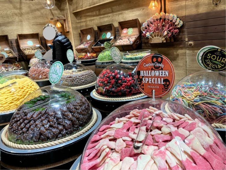 かわいいキャンディ屋さんを発見。店の名前はCandyだけどほぼ『グミ』を売っていた。