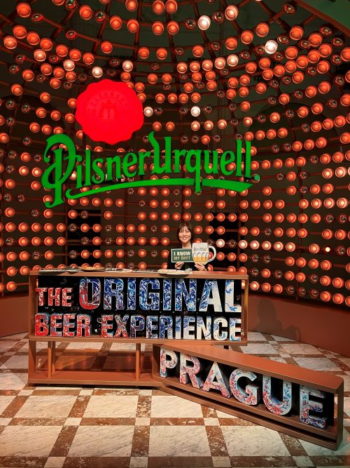 近未来的な雰囲気の中でビールの歴史や醸造を学べるのが新鮮