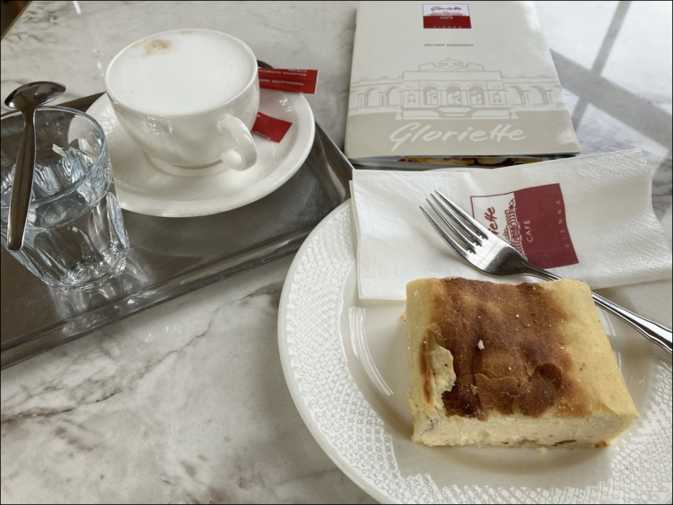 大好きなチーズケーキ。量は多かったけど甘さ控えめで美味しかった