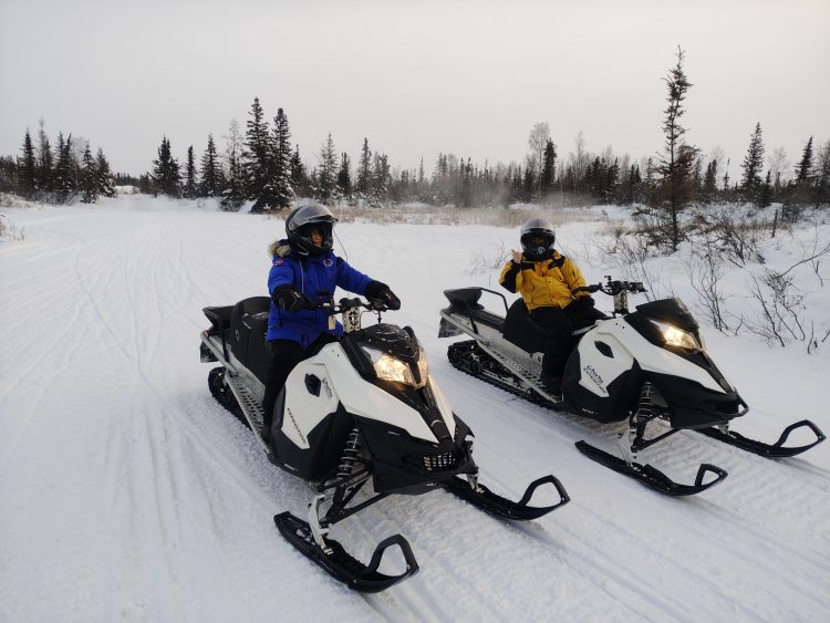 スノーモービル（顔がひきつってます）