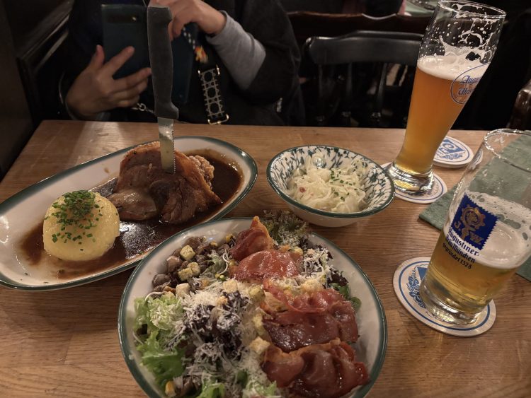 ドイツの名物料理シュバイネハクセ